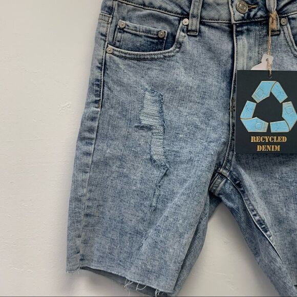 Indigo Rein Recycled Juniors Acid Wash Distressed Denim Bermuda Shorts, Sz 1/24 - Picture 8 of 14